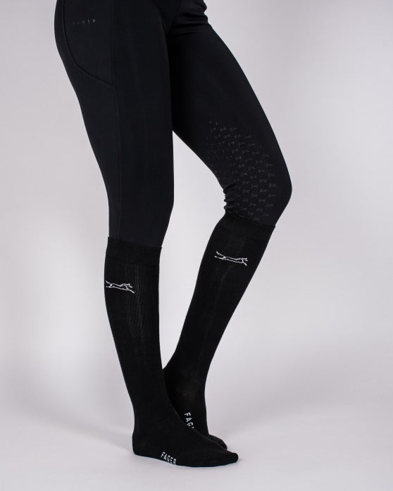 Robin_riding_socks_black-558×696