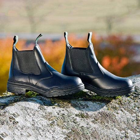 Mountain_Horse_Stable_Jodhpur_Boot_Black_Lifestyle_01220