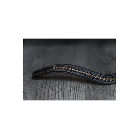 Brunt pandebånd med række af sten NH