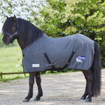 Waldhausen Fleecedækken med islandsk hest, sidste 135 cm